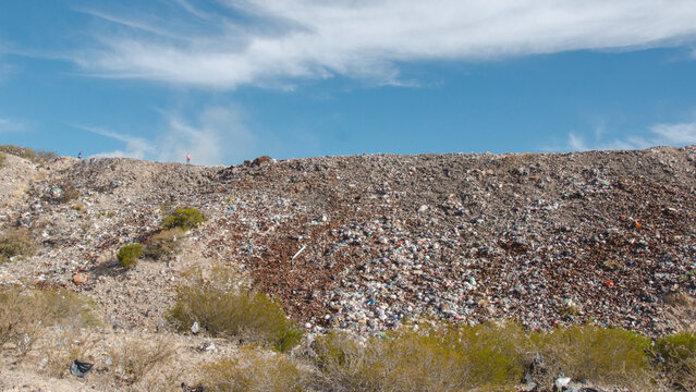Basurales a cielo abierto en la naturaleza.