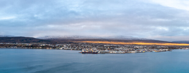 Outono na Islandia, terro do gelo e do fogo