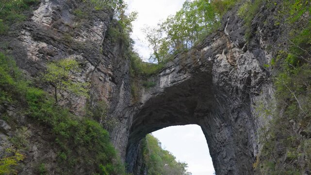 The towering limestone arch of Natural Bridge State Park in Virginia stands as one of the state&rsquo;s most iconic natural landmarks, carved by centuries of flowing water.