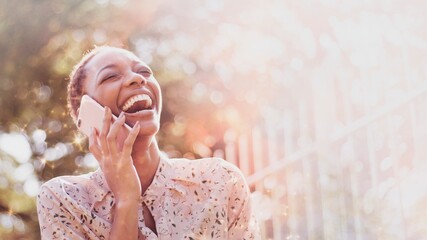 5g technology desktop wallpaper, black woman using mobile phone