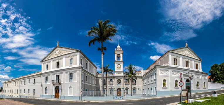 Itu, SP, Brazil, March 10, 2022. Facade of the Deodoro Regiment, where the current military unit of the Brazilian Army is located, and the S&atilde;o Luiz Gonzaga Church, in the historic center of Itu
