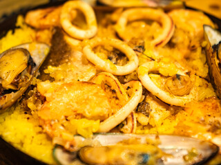 魚介の旨味あふれる本格パエリア