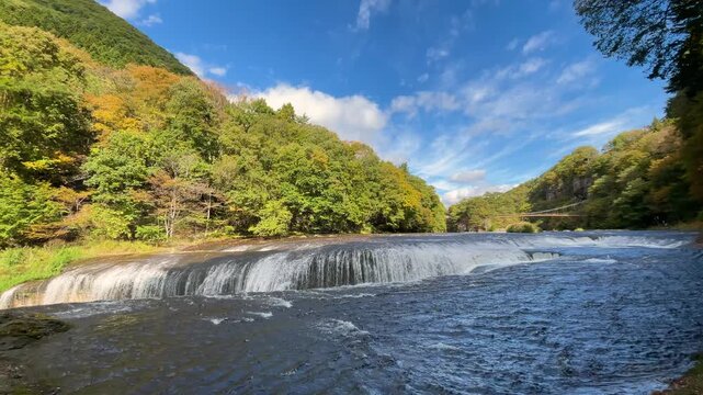 秋、紅葉の吹割の滝