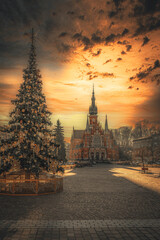 Kościół, górujący nad Rynkiem Podgorskim w Krakowie, Polska.