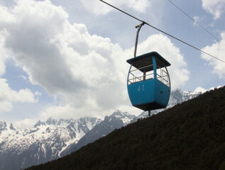 Cable car to Jade dragon snow mountain