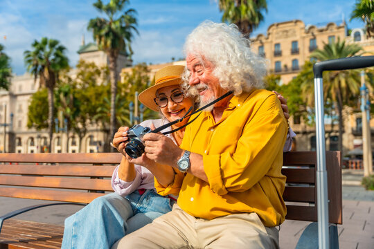 Senior couple traveling urban setting discovering new places - Powered by Adobe