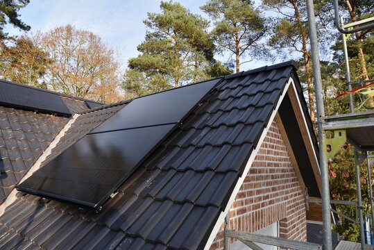 Eine PV Anlage bei einem Neubau