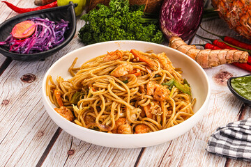 Pasta spaghetti with prawn and vegetables