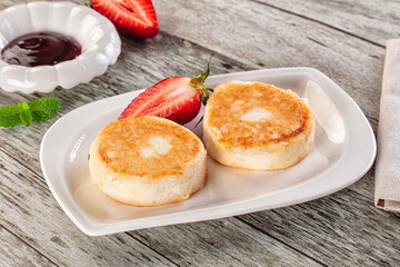 Cottage cheese pancakes - Syrniki for breakfast