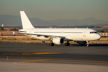 Avión de línea bimotor