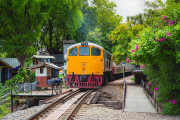 Obraz premium World war II historic railway, old vintage diesel-electric train on the Death Railway ver Kwai Noi River. Tham Krasae Station in Kanchanaburi, Thailand