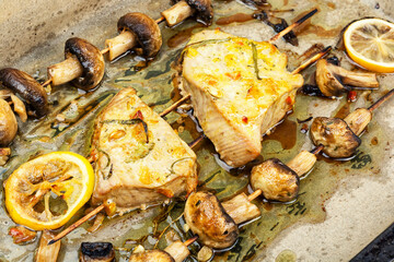 Tuna fish roasted with mushrooms on skewers.