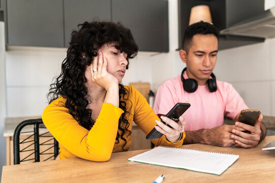 Mindful latina taking quiet smartphone break in modern lifestyle