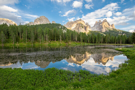 Antorno Lake withg Cadini di Misurina and Tre Cime di Lavaredo. Dolomites, Veneto, Italy.