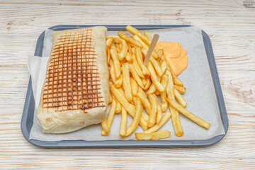 Tacos lyonnais avec frites &ndash; Fast-food halal fran&ccedil;ais authentique