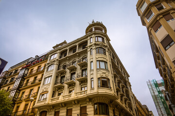 Dans les rues de Saint-Sébastien sur la côte Basque en Espagne