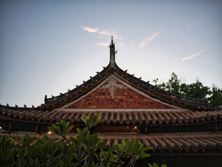 Fototapeta premium Minnan Ancient House Roof at Dusk