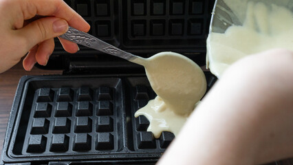 Spoon Filling Waffle Maker with Liquid Batter