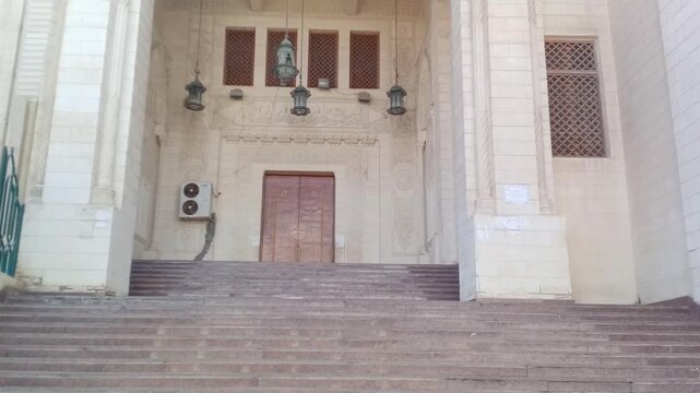 Yaqut Al-Arsh Mosque is in Alexandria, Egypt. Yaqut Al-Arsh is from Ethiopia. He lived in Egypt. Abu Al-Abbas freed him from slavery. He was Abu Al-Abbas's student. He married Abu Al-Abbas's daughter.
