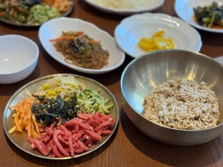 한국 음식 육회 비빔밥