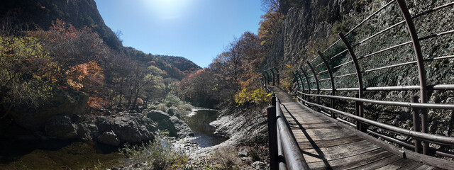 한국 청송에 있는 절곡계곡의 가을 풍경
