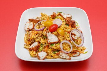 Kottu sauté aux légumes et poulet. Street food sri-lankaise