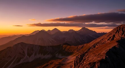 Naklejka premium Majestic Mountain Range at Sunset - A Breathtaking Vista of Natures Beauty.