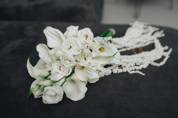 White bridal bouquet with wedding rings