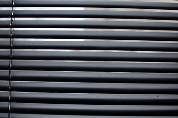 Obraz premium Closed silver blinds in the kitchen