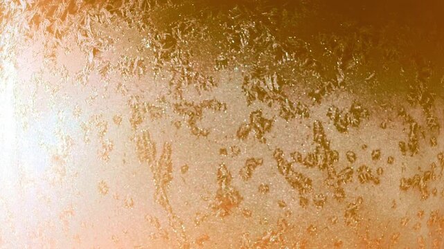 nahaufgenommene Textur von goldener Fl&uuml;ssigkeit, das in sanften, warmen Farbt&ouml;nen schimmert - ein nat&uuml;rliches, beruhigendes Designelement das Frische und Harmonie ausstrahlt, Reinheit, Tau, Forschung