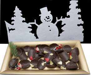 petit plat de  tuiles aux amandes au chocolat