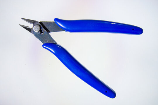 Alicates de cortar, tijera