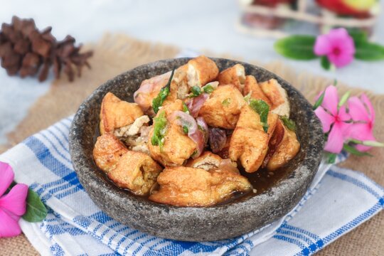 An Indonesian street snack, tahu gejrot, combines tofu with palm sugar, red shallots, and fiery bird&rsquo;s eye chilies.