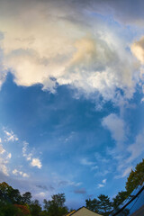 Dynamische Wolkenansicht mit Fischaugenobjektiv Himmel  und Wolken Ansicht