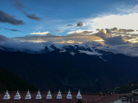 Vue de stupas tibétaines