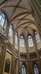 Belle perspective sur le chœur de la cathédrale Saint-Bénigne de Dijon