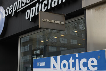Fototapeta premium exterior Josephson Opticians 466 Eglinton Av W, Toronto