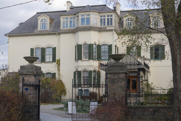 Fototapeta premium exterior of Spadina Museum, a heritage home, located at 285 Spadina Rd, Toronto