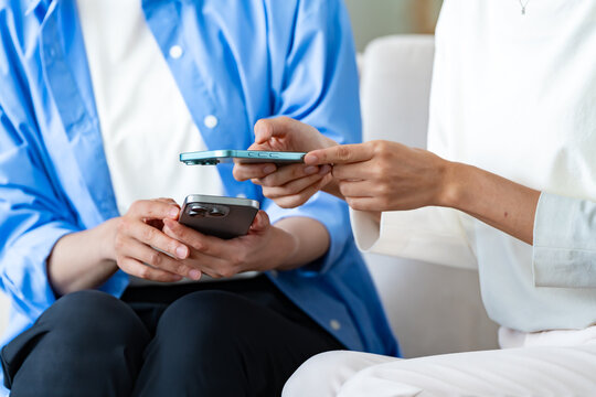 QRコードを読み合う＆スマホ操作 - Powered by Adobe