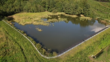 農村の外れにあるため池