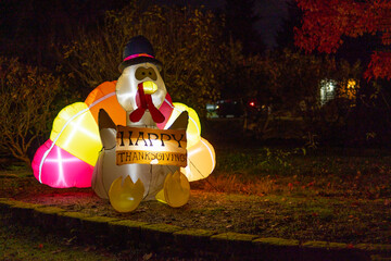 Inflatable turkey figure in the hat with inscription - Happy Thanksgiving
