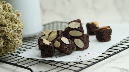 Brownies cake with almond