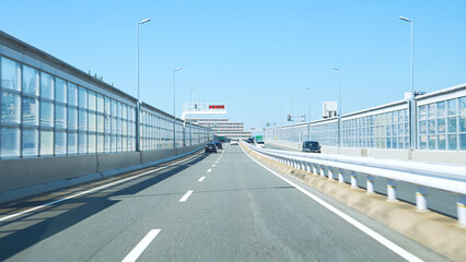車内から見た高速道路の運転イメージ