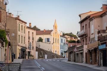 Obraz premium Morning view of colourful Collioure, narrow streets and yellow, pink, orange houses, summer vacation destination town with historical buidings and beaches, Pyrenees-Orientales, France