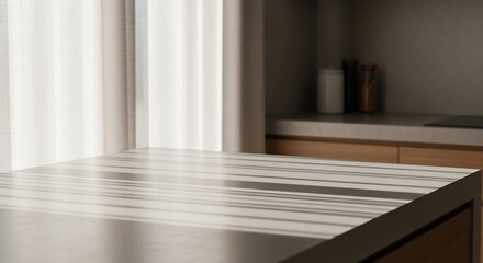 穏やかな日差しが差し込む、静かなキッチンカウンターの美しい写真