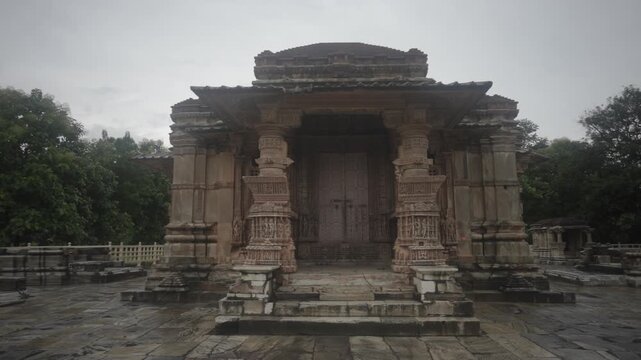 Sahastra Bahu Temple Udaipur | Ancient Sas-Bahu Temple Nagda, Intricate Carvings, Heritage Architecture, Scenic Aravalli Views & Travel Video