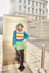 Obraz premium Young fashionable woman enjoying a leisurely walk in a stylish urban setting