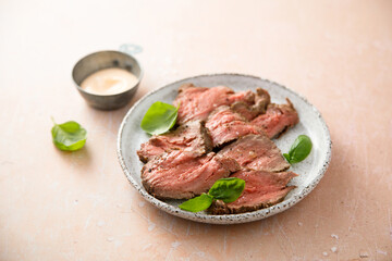 Cold roast beef with sauce