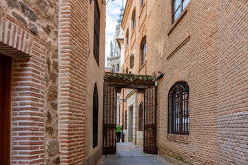 Fototapeta premium Narrow streets of old town in Toledo, Spain