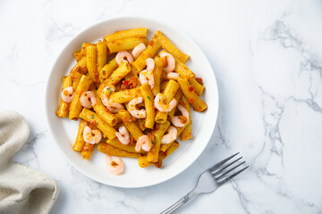 Pasta with shrimps and tomatoes